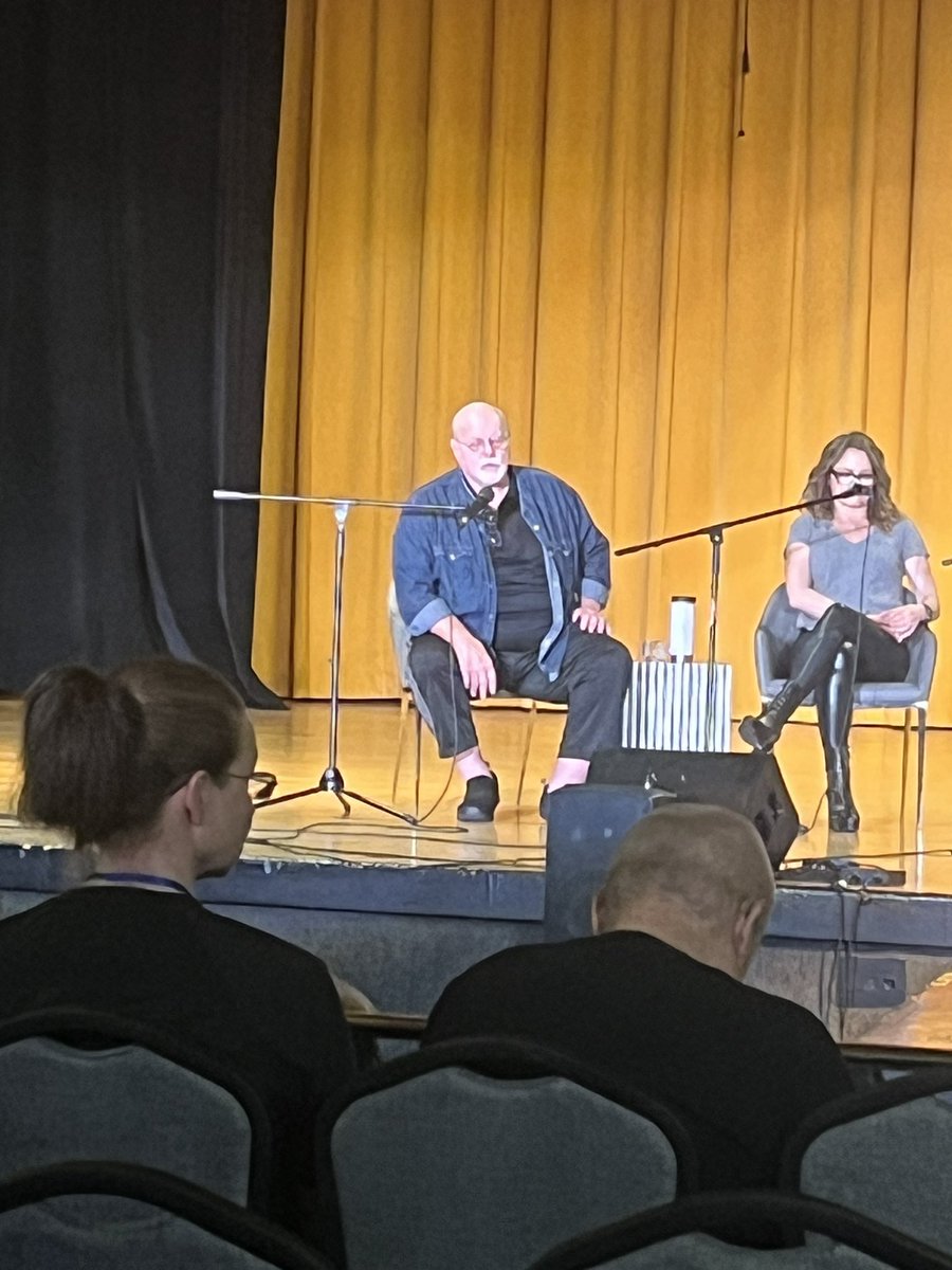 Evan64m's tweet image. Went to a Starship Troopers cast Q+A and it was probably the funniest panel I’ve ever been to, Ironside was absolutely hilarious. He started going on this whole rant about how his father knew Heinlein and how much he hated him and the book lol