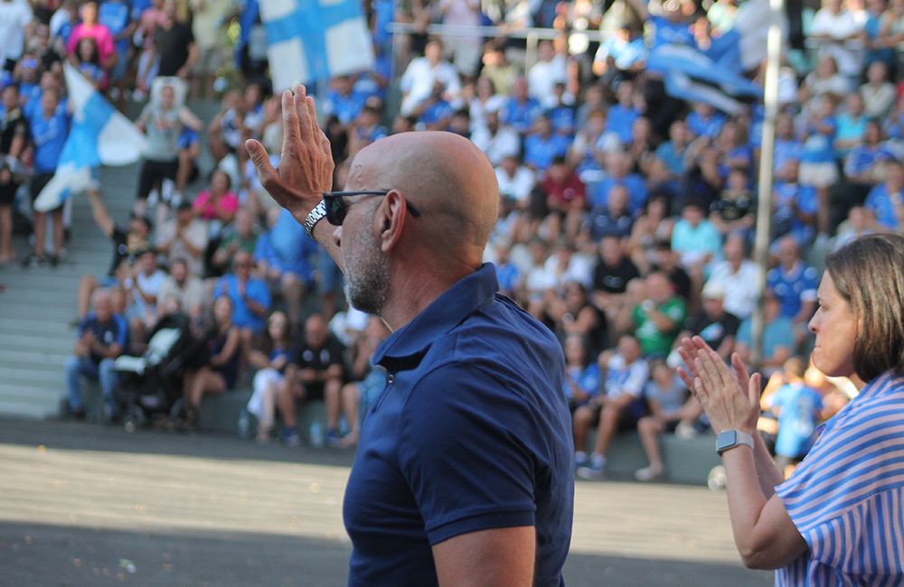 La llegada de Monchi (<a href="/leonsfdo/">Monchi</a>) fue apoteósica y declaró que "está todo preparado. Hay un proyecto económico, deportivo y social y deseamos que reine la cordura y la Federación Española nos dé la posibilidad de que el <a href="/SanFernando_CD/">San Fernando CD</a> siga adelante".
deportedelaisla.com/2025-07-12/san…