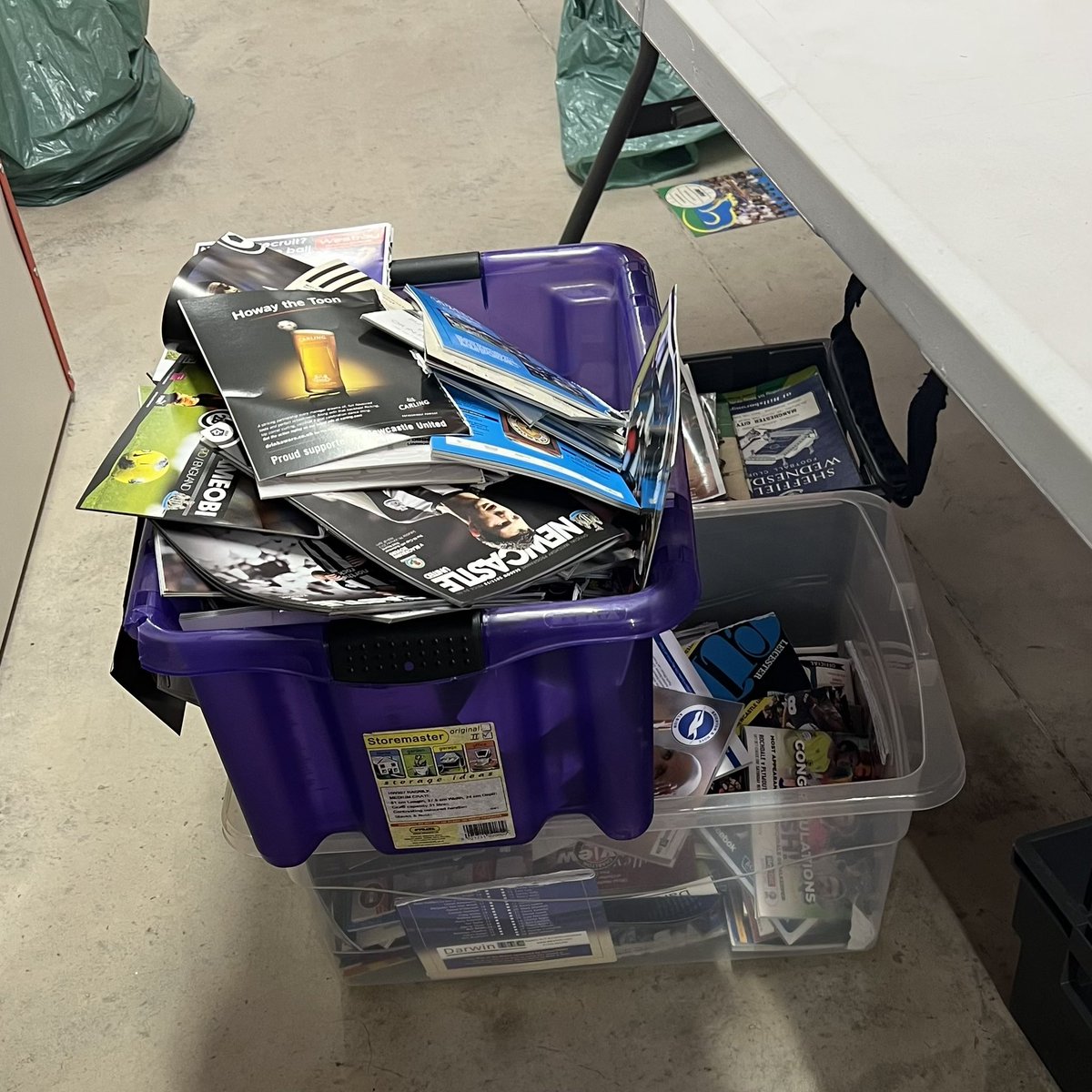 Footyprogramme1's tweet image. One good place in this heatwave is the cool storage units . Very productive day in downsizing project with Edd the Eddsterminator on top form. Programme heaven had thousands of new visitors today unlike me. lol . Back at it tomorrow. Cheers Edd Powell. @EdwinPo10198306