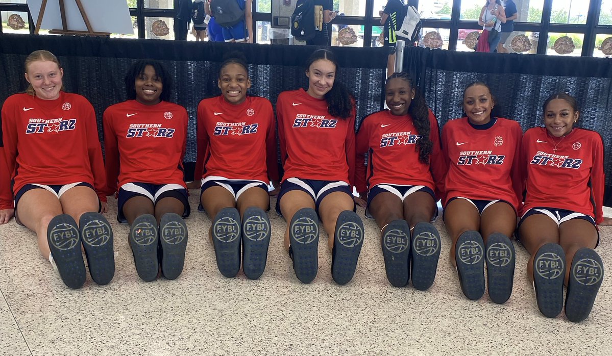 ALSoStarz's tweet image. STARZ 14U JR EYBL is now 4-0 in their NIKE JR EYBL games in Louisville in Run 4 Roses missing 2 key players! 1 WIN vs Cy-Fair Elite by 53-52 on 1/2 Court Game Winning Shot! Congrats! 👏 Go STARZ! ⭐️