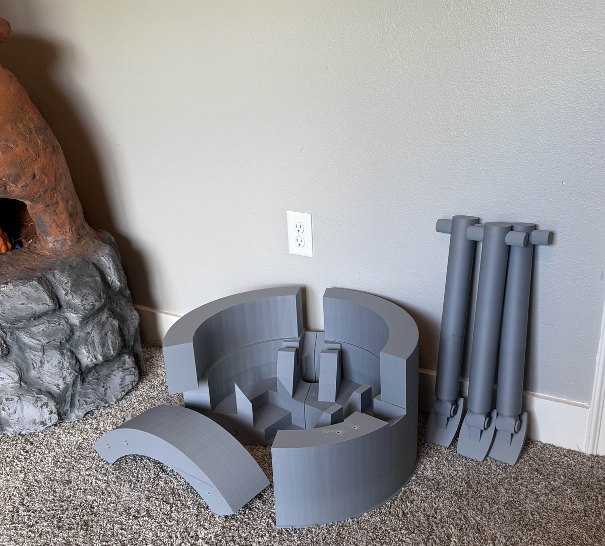 sometimes_lone's tweet image. nobody asked, but the full size Rust auto turret is about halfway done printing. Electrical stuff should be here by mon/tuesday 👏