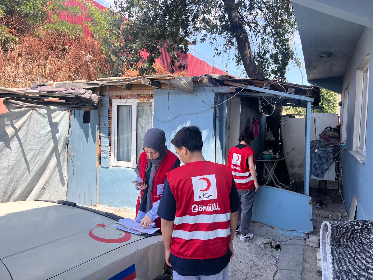 🌙
3 ekibimizle birlikte  ihtiyaç sahibi ailelerin tespiti için sosyal inceleme yapıldı ve Gıda dağıtımı gerçekleştirildi.
Gençlerimize, hayırseverlerimize ve tüm gönüllülerimize teşekkür ederiz.

#Daimahazir🇹🇷