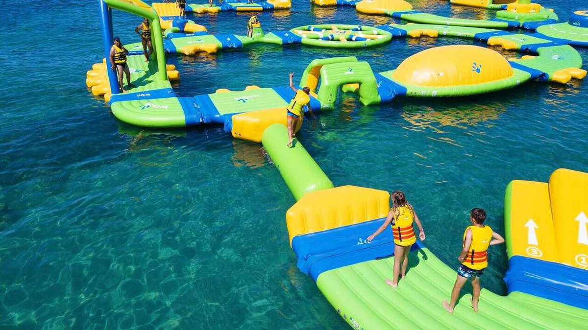 Romain Lemoigne (@romain_lemoigne) on Twitter photo Je suis venu apporter mon soutien au tout nouveau gérant de l’#aquaparc de #Mansigné, relancé après le violent saccage de son site à Arnage.
Avec <a href="/MCarolineLePen/">Marie Caroline Le Pen</a>, nous avons, depuis la première heure, apporté notre soutien à cet entrepreneur courageux et plein d’idées : tous nos Je suis venu apporter mon soutien au tout nouveau gérant de l’#aquaparc de #Mansigné, relancé après le violent saccage de son site à Arnage.
Avec <a href="/MCarolineLePen/">Marie Caroline Le Pen</a>, nous avons, depuis la première heure, apporté notre soutien à cet entrepreneur courageux et plein d’idées : tous nos