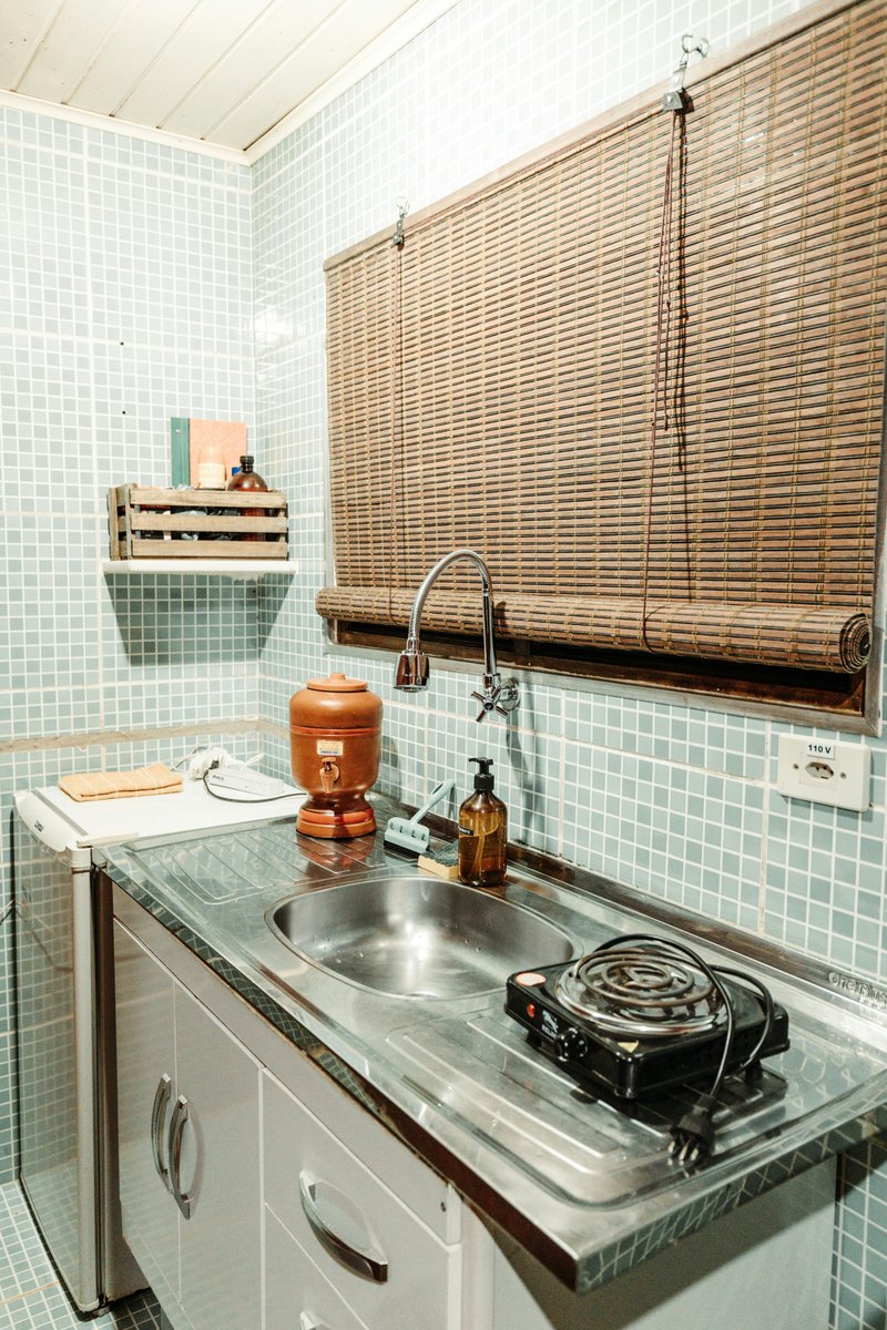 get_realcooking's tweet image. Super small kitchens? More like culinary closets with big dreams and even bigger flavor! 
getrealcooking.com

#TinyKitchenLife #MiniSpaceBigTaste #CompactCooking #PetitePrepZone #KitchenClosetGoals #SmallButSavory #NoSpaceNoProblem #TeenyTinyKitchen #MicroKitchenMagic