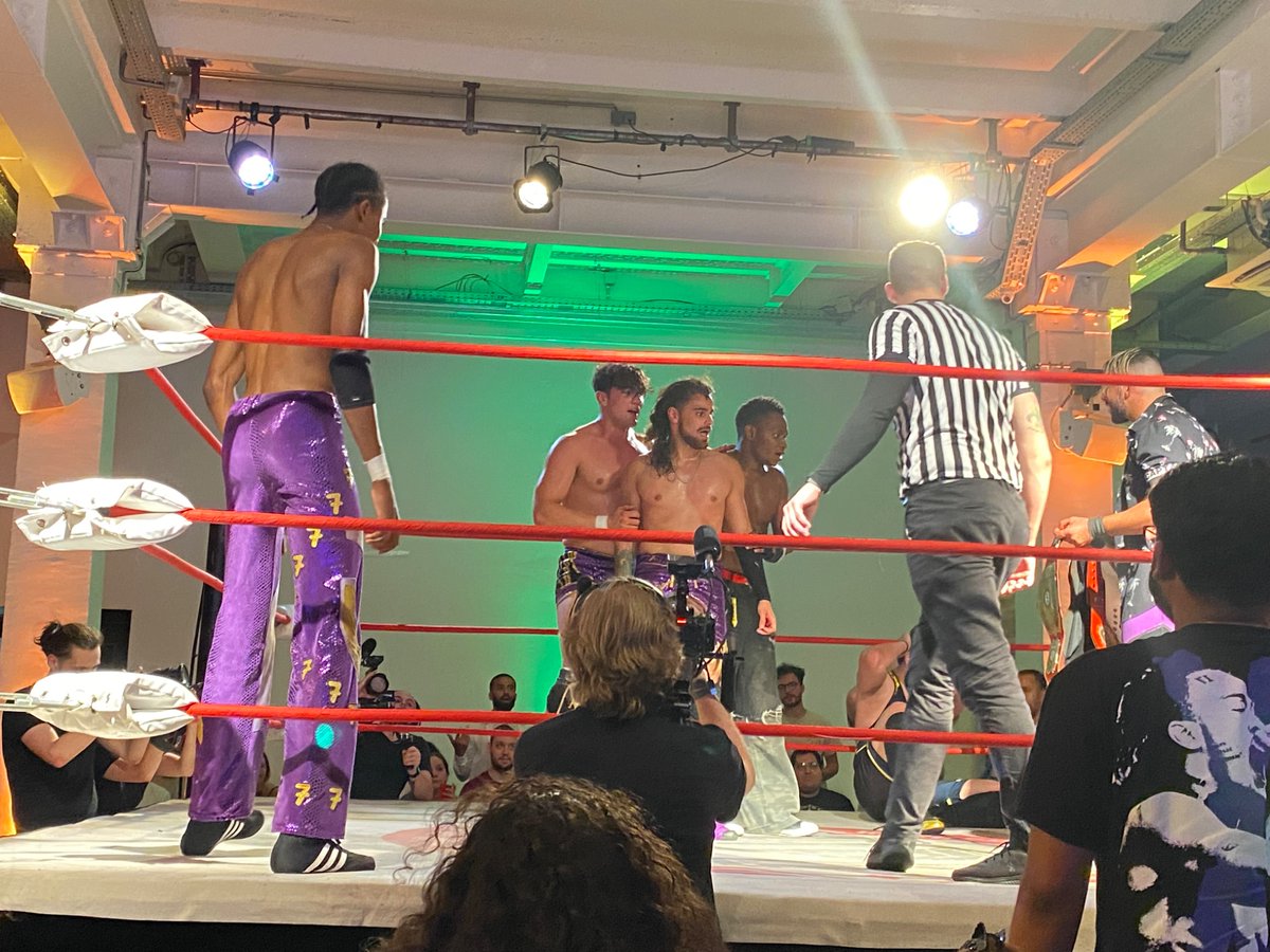 Maximo (@maximo_is_here) on Twitter photo La Tactique (<a href="/ErinOrdo/">Erin 👨🍳</a>, <a href="/Nate_Prince_pw/">Nate Prince 🇵🇸</a> et AD Leonis) Dont le bracage en battant Suplex Republik (JGU, <a href="/ZackEriti/">” 𝑵𝒆𝒘 𝑪𝒍𝒂𝒔𝒔𝒊𝒄 ” Zack Eriti</a> et <a href="/Cuma__Bolat/">Cuma_Bolat</a>) suite a une intervention de Thiago Montero mais surtout Josh T. AD Leonis nouveau <a href="/APCcatch/">APC CATCH</a> Evolution Champion et Ordo et Prince champions Tag. La Tactique (<a href="/ErinOrdo/">Erin 👨🍳</a>, <a href="/Nate_Prince_pw/">Nate Prince 🇵🇸</a> et AD Leonis) Dont le bracage en battant Suplex Republik (JGU, <a href="/ZackEriti/">” 𝑵𝒆𝒘 𝑪𝒍𝒂𝒔𝒔𝒊𝒄 ” Zack Eriti</a> et <a href="/Cuma__Bolat/">Cuma_Bolat</a>) suite a une intervention de Thiago Montero mais surtout Josh T. AD Leonis nouveau <a href="/APCcatch/">APC CATCH</a> Evolution Champion et Ordo et Prince champions Tag.