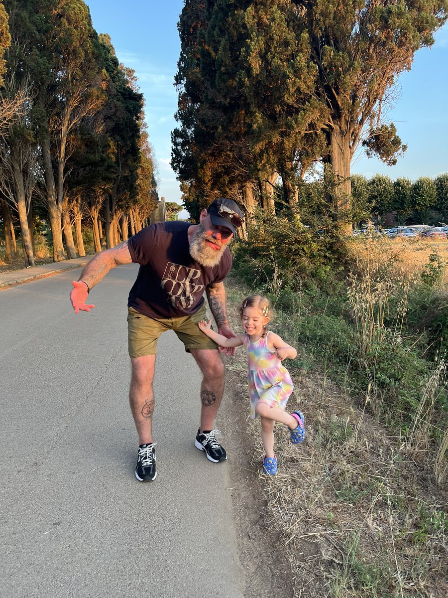 🤪

Like father, like daughter.
