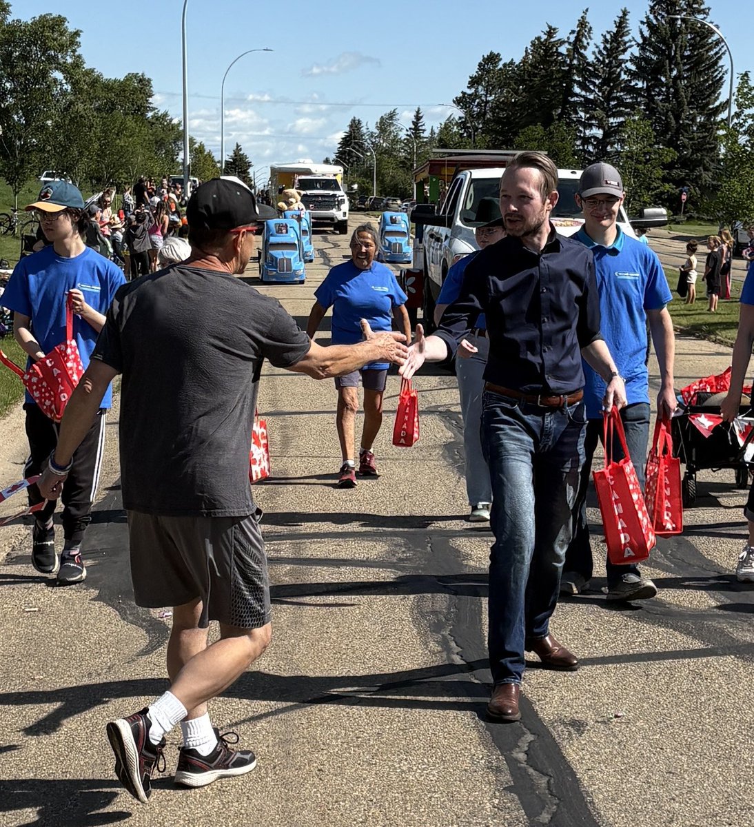 MichaelCooperMP's tweet image. Enjoyed walking in the Pioneer Days parade in Gibbons—part of a two-day festival filled with community activities.
Great to see everyone there.
