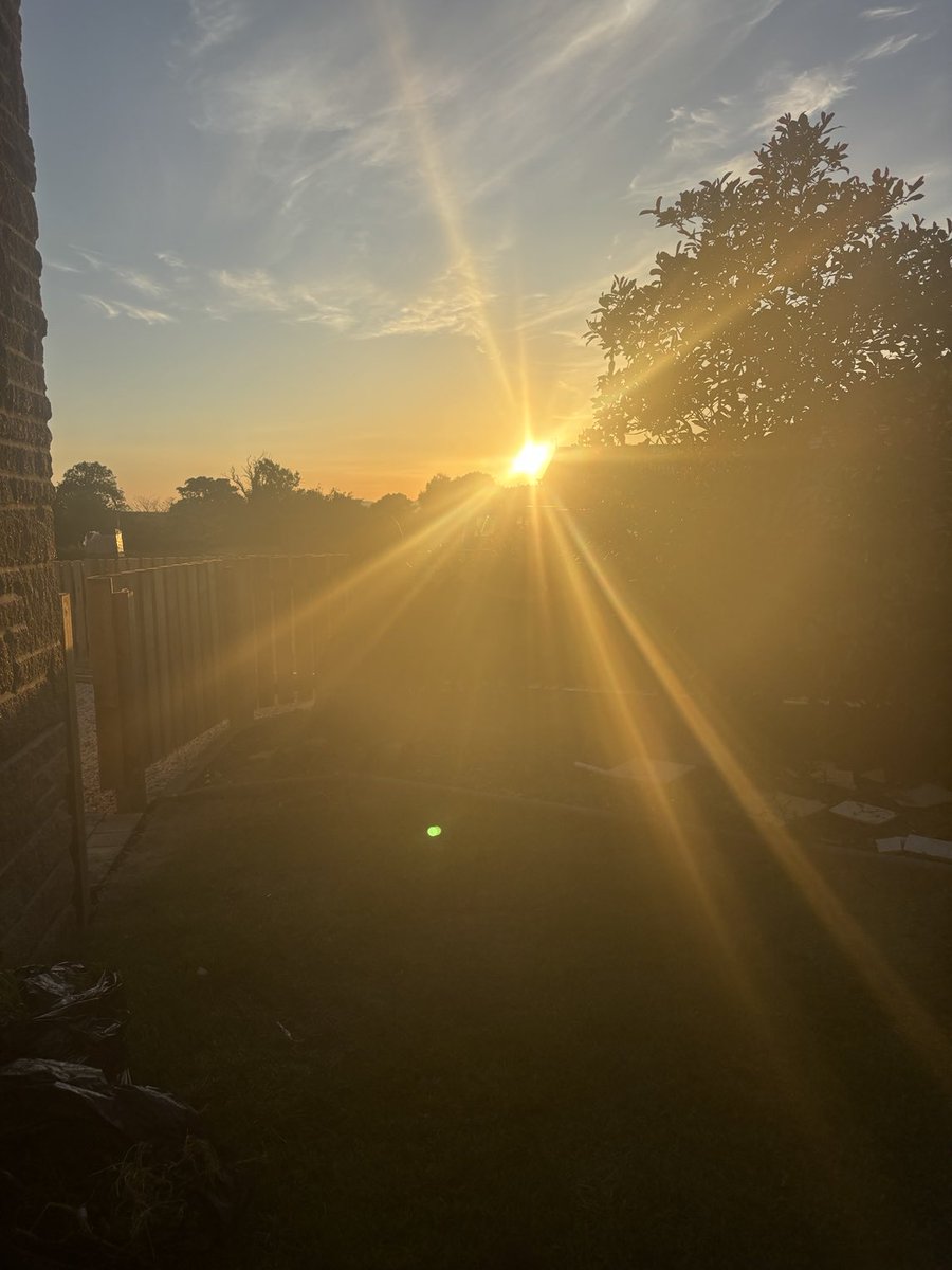 What a view from the garden tonight
❤️🏴󠁧󠁢󠁳󠁣󠁴󠁿❤️