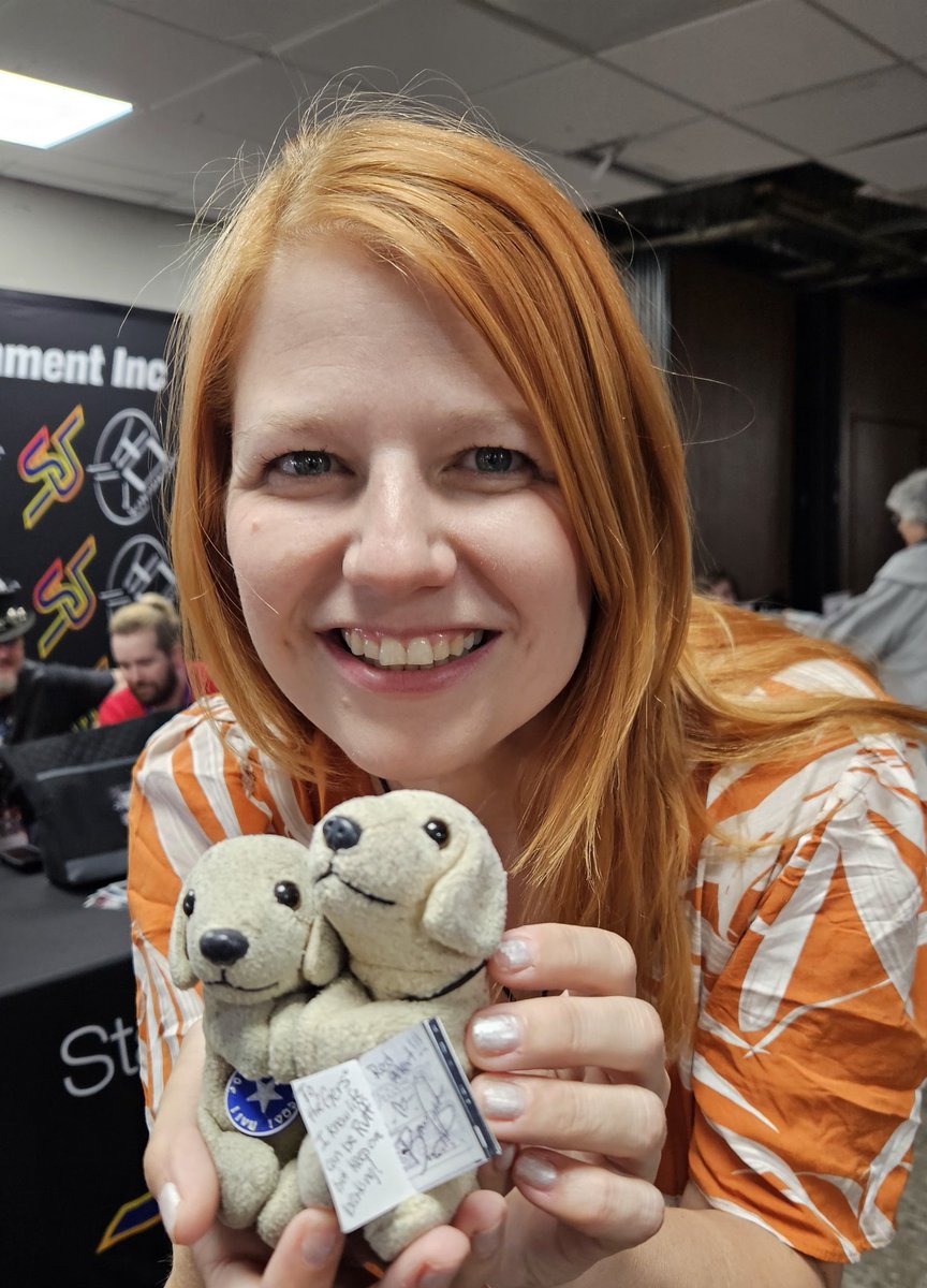 Our pups met <a href="/BonnieBellG/">Bonnie Gordon🖖🏼</a> today and got her autograph! She's so nice!!!