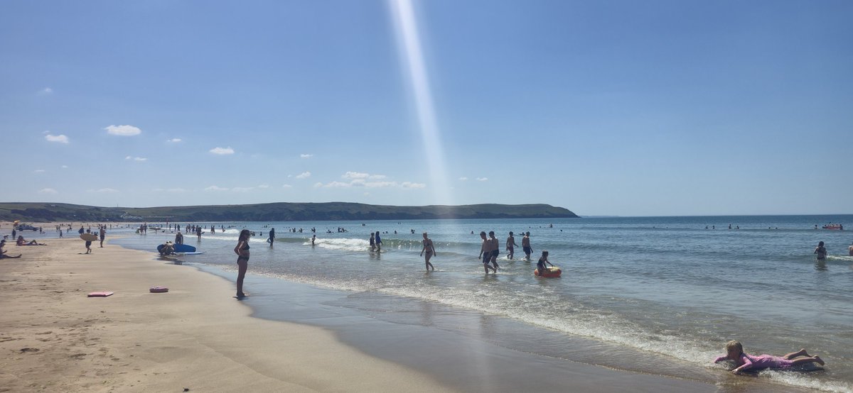 NonDiaCritical's tweet image. Dnes odpoledne .. Woolacombe, Devon🇬🇧. Jedna z nejkrasnejsich a nejvetsich plazi v UK, bily pisek, azurovy Atlantik ohraty o Golfsky proud a opravdove letni vibes, ktere k nam konecne dorazily. Krasny vikend vsem.
☺️👌🇬🇧🏖🌞🌊⛵️🏄♀️