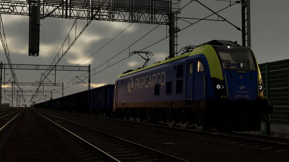 Having a quick stop in the loops here at Zyrardow with PKP Cargo ET25-002 "Dragon" hauling TME 914038 from Lodz Chojny to Warszawa Gl.Tow. WOA.

Always a pleasure to drive on the Lodz line!