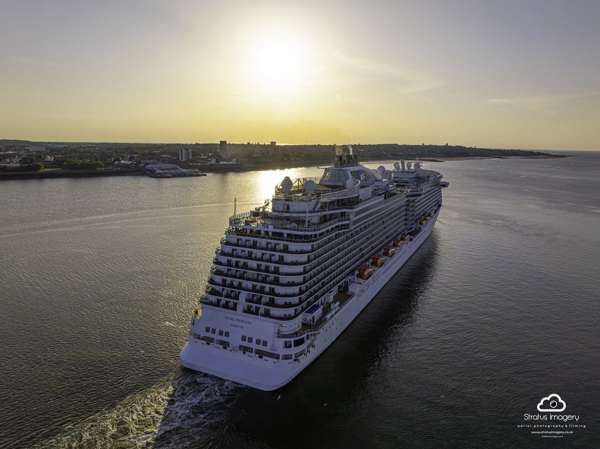 stratusimagery's tweet photo. Sunsets on the Mersey with @PrincessCruises Regal Princess departing 

@angiesliverpool @YOLiverpool @realrobinjmac65 #liverpool #liverpoolcruise 
#cruise #regalprincess #mersey https://t.co/qe9pzhQsAw