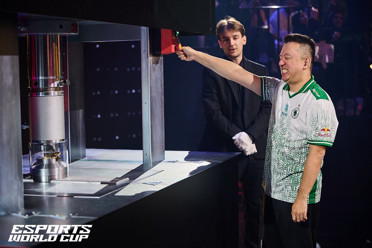 I was crushed in half ，I am not strong enough to stand on the world stage. Thank you Falcons for your support. Thank you friends for your support every time. I will work harder to continue the next game.👽