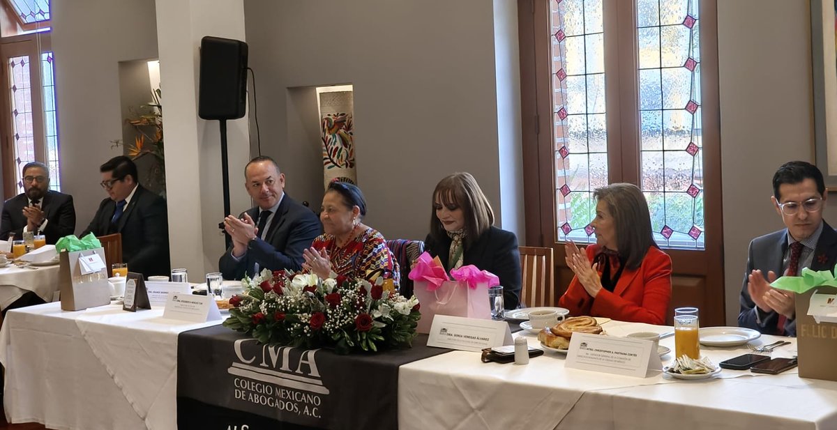CMAbogados_AC's tweet photo. Celebramos con alegría el "Día de la Abogada y del Abogado". 
Contamos con la distinguida presencia de dos grandes mujeres que nos inspiran y representan desde distintos ámbitos con una fuerza transformadora del conocimiento, la Dra. Rigoberta Menchú y la Dra. Sonia Venegas https://t.co/yvXMtRiXiW