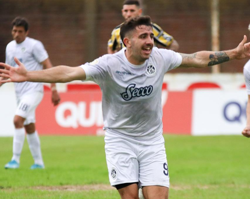 NotiAcassuso's tweet photo. El ex Acassuso Agustín Auzmendi arrancando como titular en el torneo con Godoy Cruz https://t.co/GBQnB9vuuq