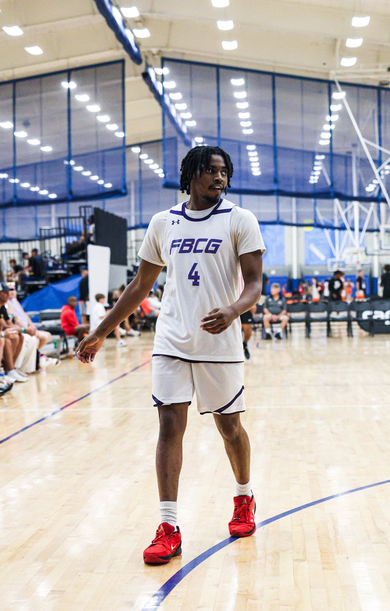 Two of the Top 2026 PG’s in the #BIGSHOTS #MyrtleBeachLive event face off in Rd 1 of Session 2 
Team Vision Ian Bailey vs FBGC Tim Chamberlain 

Bailey - hottest PG in Carolina’s 
Chamberlain - Led DC in scoring at 28 ppg 

College coaches courtside