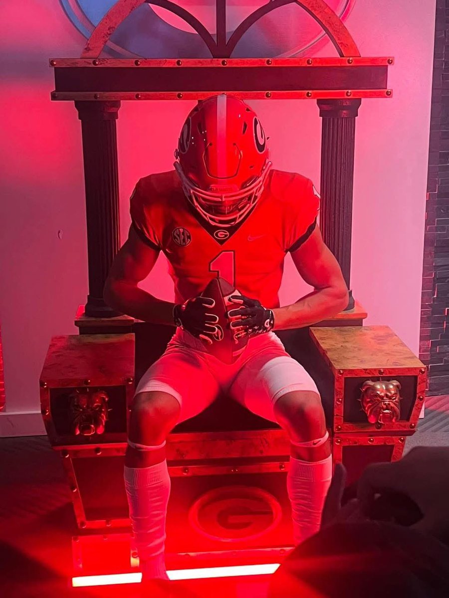 GradickSports's tweet image. BREAKING: 5 ⭐️ Bowdon TE Kaiden Prothro @ProthroKaiden has committed to Georgia! 🐶 🏈 
@bowdonrecruits