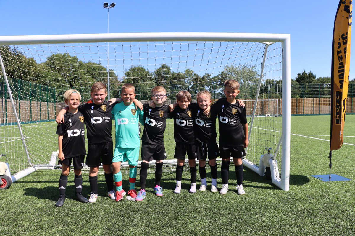 mufccommunity's tweet image. Our @maidstoneunited youth boys looking smart in their new kits for the fixtures vs Aldershot Town earlier today @kdgroup_  ⚽️