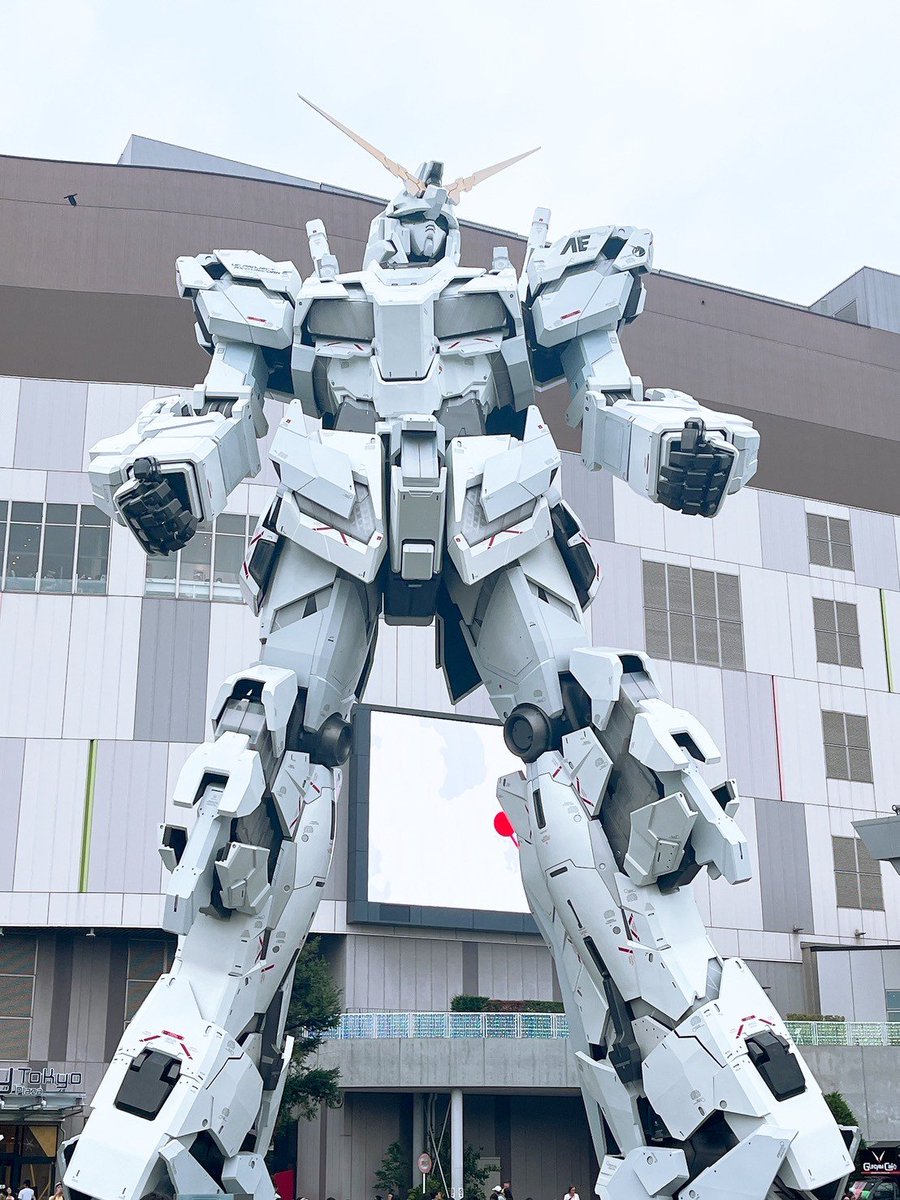 実は昨日で32歳になりました🥳
久しぶりに一日出かけて疲れたので、昨日は動画をおやすみし、今日からまた気持ちを新たに頑張ります！
人生で初めてアフタヌーンティー食べました、量が多かった🤣

念願のガンダム！
光ってるの撮れば良かった😂