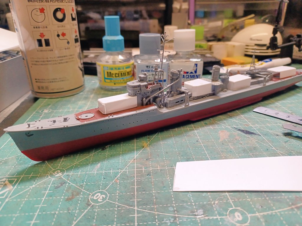 cO8FCBSUSTv1Z2's tweet image. 1/350 雪風 復員船仕様 の製作です✨
サクサクっと製作しております。
武装が外され人の輸送に特化?した改修をされた雪風。数少ない写真から再現していきます!