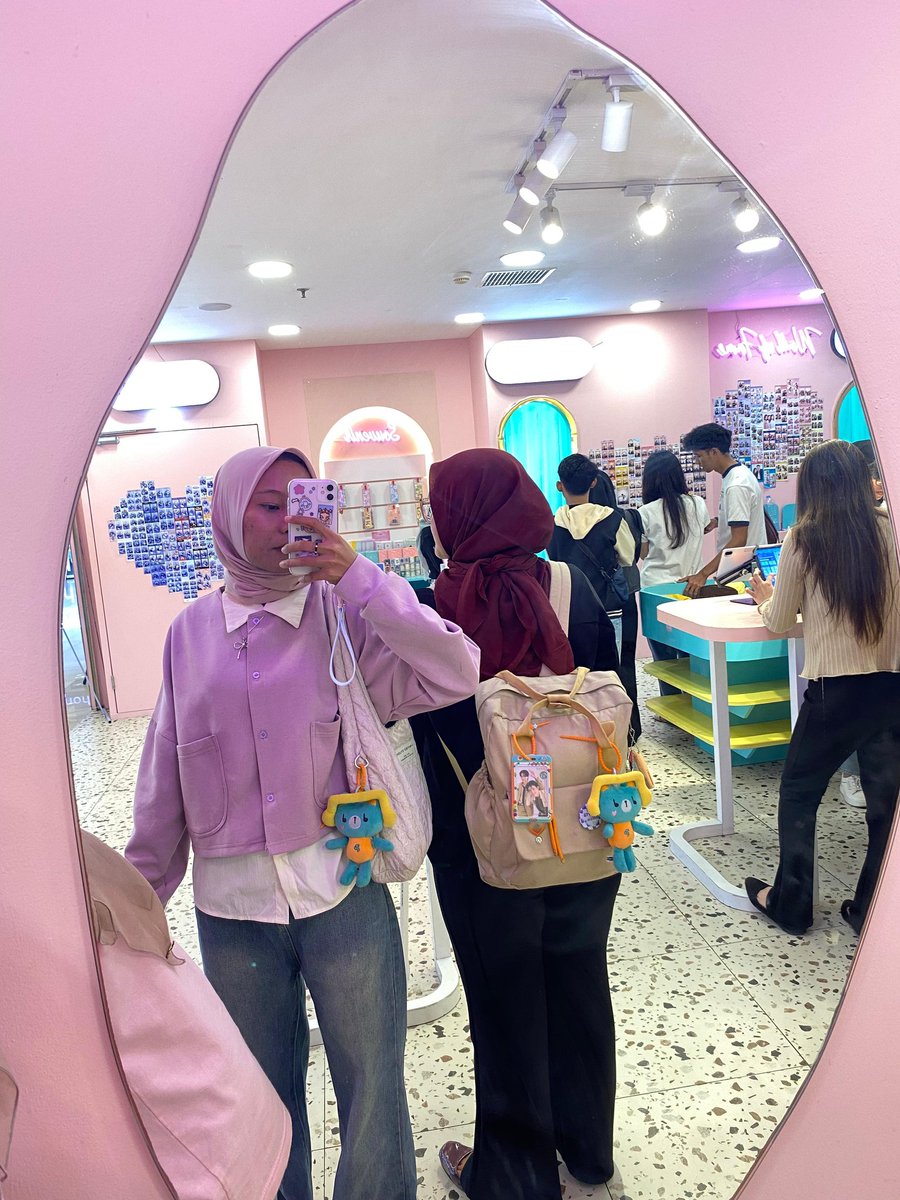 humancrazy_02's tweet photo. (late post)
celebrated our phuwin's birthday!๐ฉท๐ซจ
*in frame w/@shrimpths
thanks for the cute frame!๐๐
โญ๏ธ
#TimelessWithPhuwin
#MakeAPhuwish #PhuwinStepsTo22
#phuwintang https://t.co/EtahuunhQo
