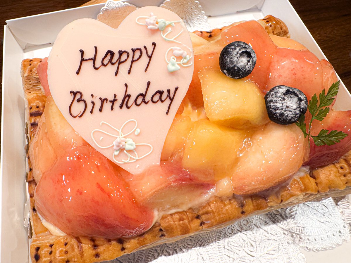 Sako_0606's tweet photo. 毎回時期がズレるので遅くなる誕生日ケーキ https://t.co/zhXpjYPRsf
