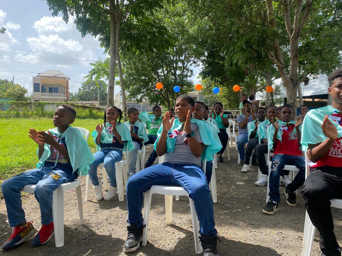 ImpACTAKids's tweet photo. ¡Cumplimos un sueño! 🎓 Este sábado se graduó el primer grupo de estudiantes de inglés en el Complejo Manny Acta, gracias nuestra Fundación ImpACTA Kids. Niños de ligas locales mostraron sus avances y recibieron diplomas. ¡Seguimos impactando! ❤️⚾️📚 https://t.co/IiwzwjcqSw