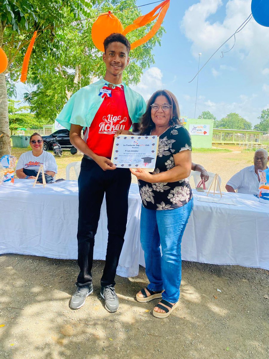 ImpACTAKids's tweet photo. ¡Cumplimos un sueño! 🎓 Este sábado se graduó el primer grupo de estudiantes de inglés en el Complejo Manny Acta, gracias nuestra Fundación ImpACTA Kids. Niños de ligas locales mostraron sus avances y recibieron diplomas. ¡Seguimos impactando! ❤️⚾️📚 https://t.co/IiwzwjcqSw