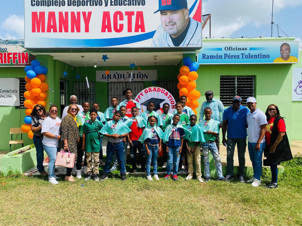 ImpACTAKids's tweet photo. ¡Cumplimos un sueño! 🎓 Este sábado se graduó el primer grupo de estudiantes de inglés en el Complejo Manny Acta, gracias nuestra Fundación ImpACTA Kids. Niños de ligas locales mostraron sus avances y recibieron diplomas. ¡Seguimos impactando! ❤️⚾️📚 https://t.co/IiwzwjcqSw