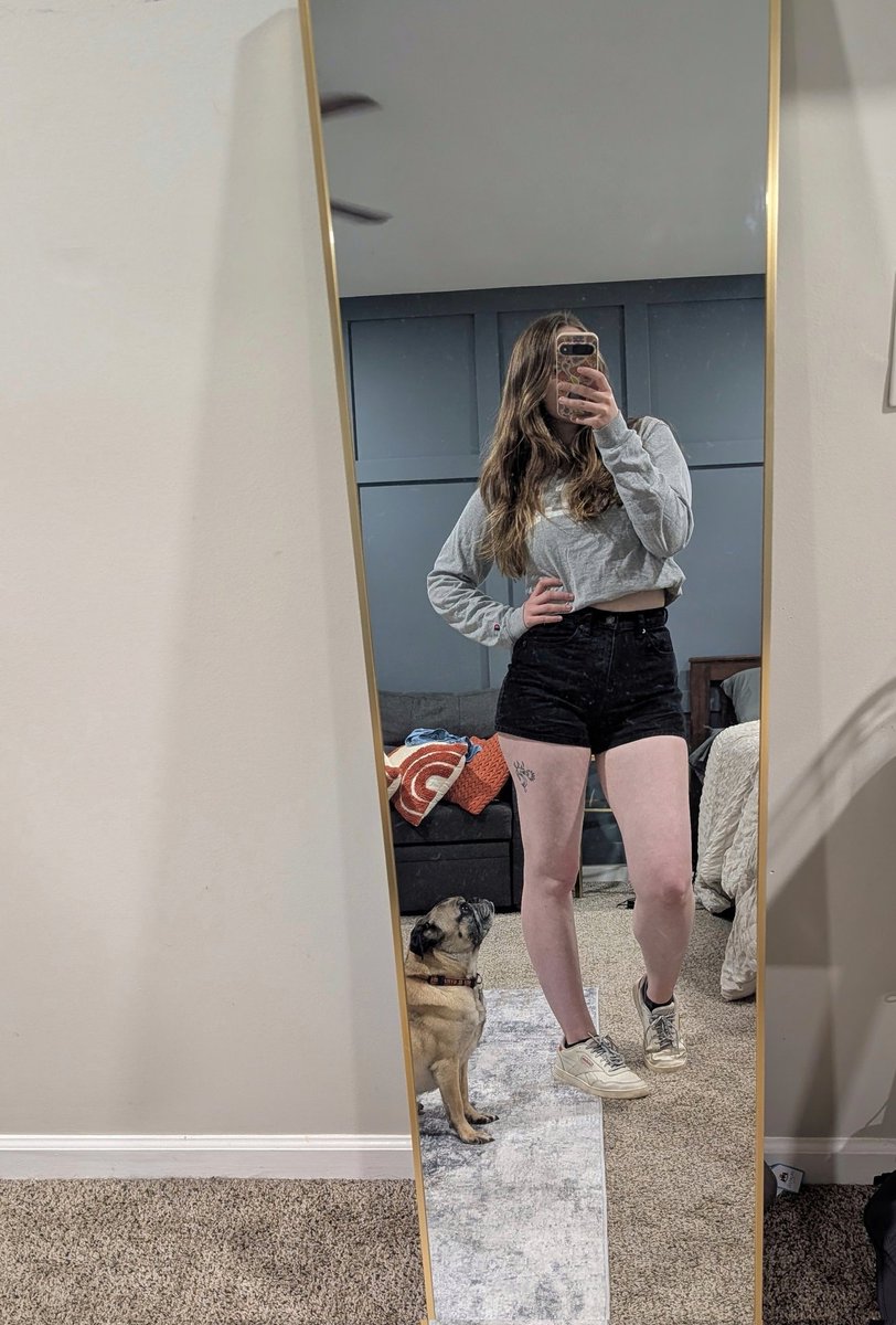 MeekyBlinders's tweet image. frank is staring at me like this in 90% of the pictures i take