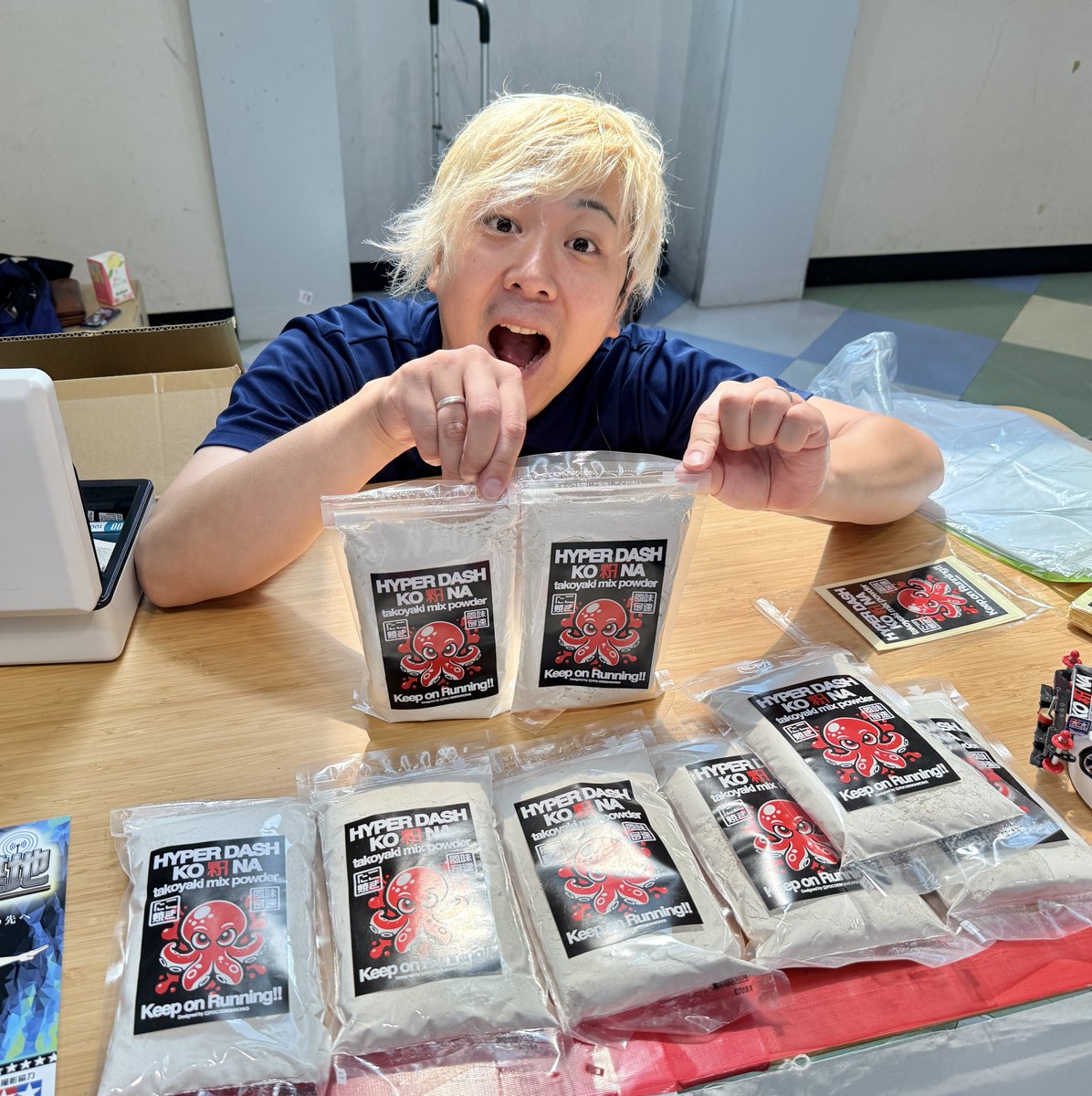 ヤマハさんのマシン跨って、ミニ四駆自動車検機見て、ハイパーダッシュ粉を買って…

もりだくさん😇