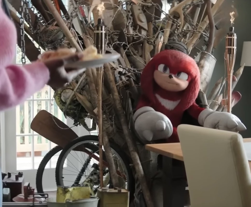 SnazzySonic's tweet image. Went axe throwing with friends and saw this Knuckles ah throne