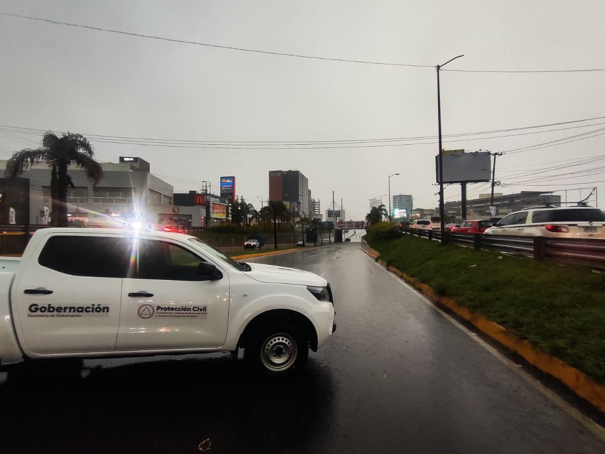 ArrobaNoticias (@arrobanoticias) on Twitter photo Debido a la lluvia registrada en las últimas horas, se presenta acumulación de agua en el paso a desnivel de la vía Atlixcáyotl
<a href="/Gob_Puebla/">Gobierno de Puebla</a> a través de personal de esta Coordinación se encuentra en el lugar para realizar labores para disminuir el nivel del agua Debido a la lluvia registrada en las últimas horas, se presenta acumulación de agua en el paso a desnivel de la vía Atlixcáyotl
<a href="/Gob_Puebla/">Gobierno de Puebla</a> a través de personal de esta Coordinación se encuentra en el lugar para realizar labores para disminuir el nivel del agua