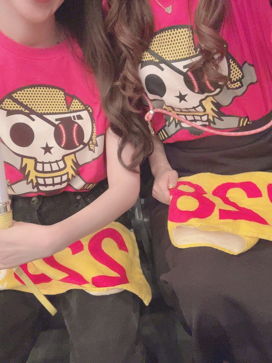 mnsk_2u's tweet photo. 昨日は私的初日でした🥹🌻🌻
めれいちゃんありがとう🩷🩷🩷
めーっちゃ楽しかった💛

次は大阪2days🫶🏻
1ヶ月長いな〜〜〜😇😇😇😇

@usk_kie_2 
@KamijiUsuke https://t.co/bSRQEoxDrm