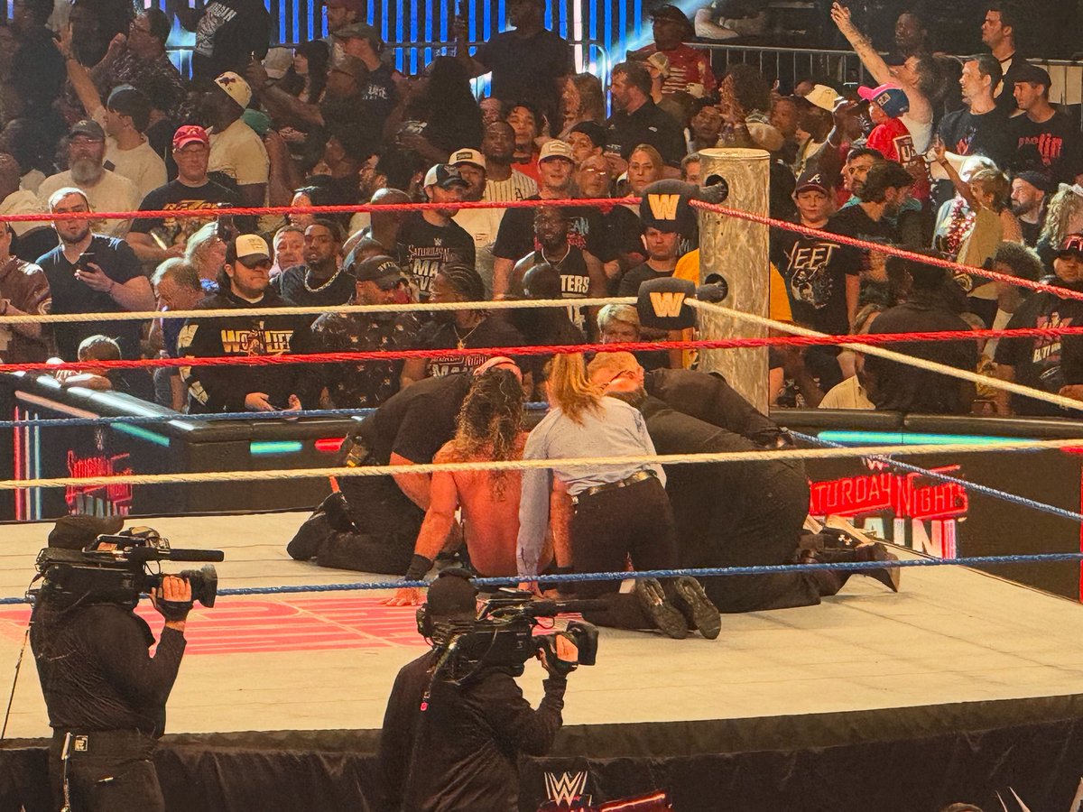 Really hope Seth Rollins is ok. #SNME