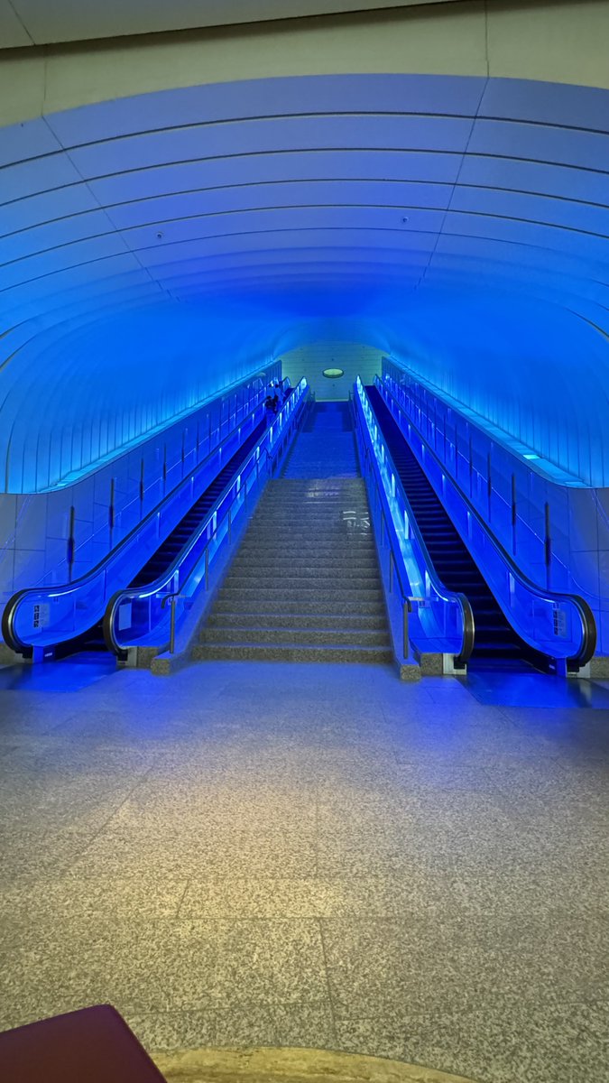 west(G.E.M) tweet media