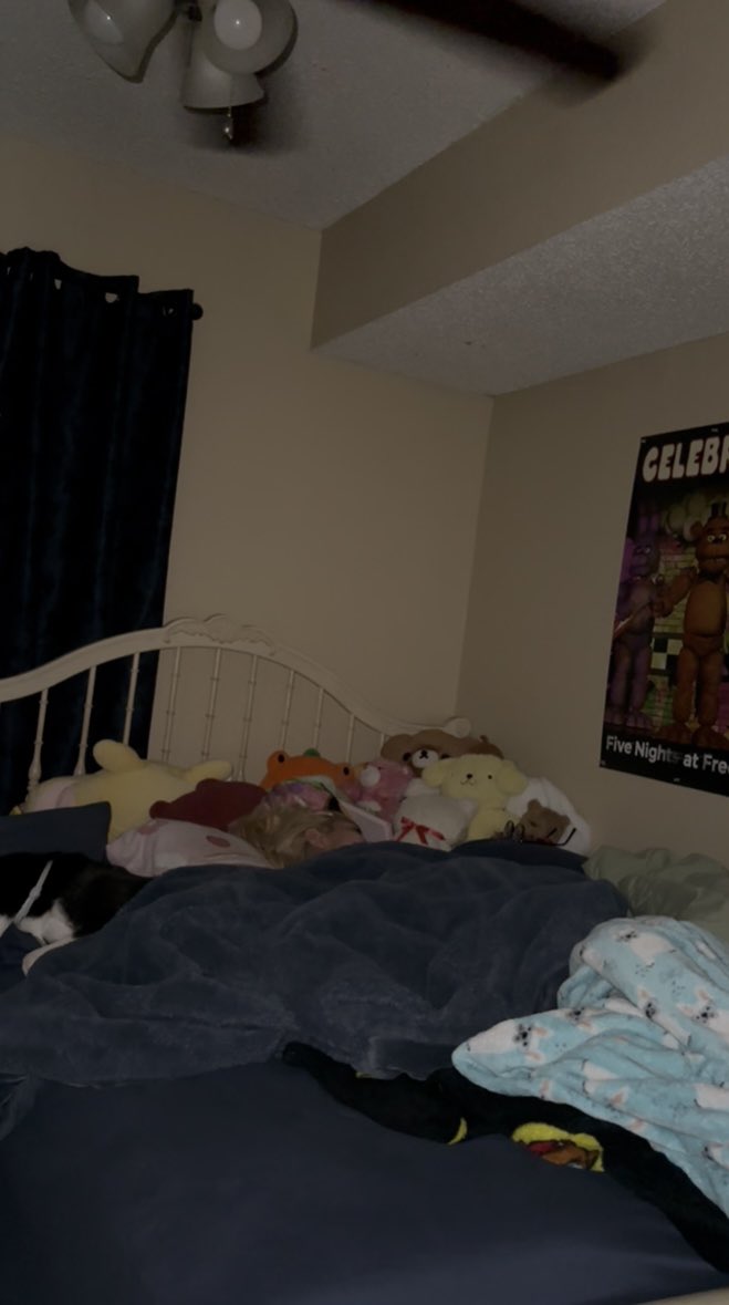 here’s a photo my twin took of me sleeping one time spiritomb.straw.page