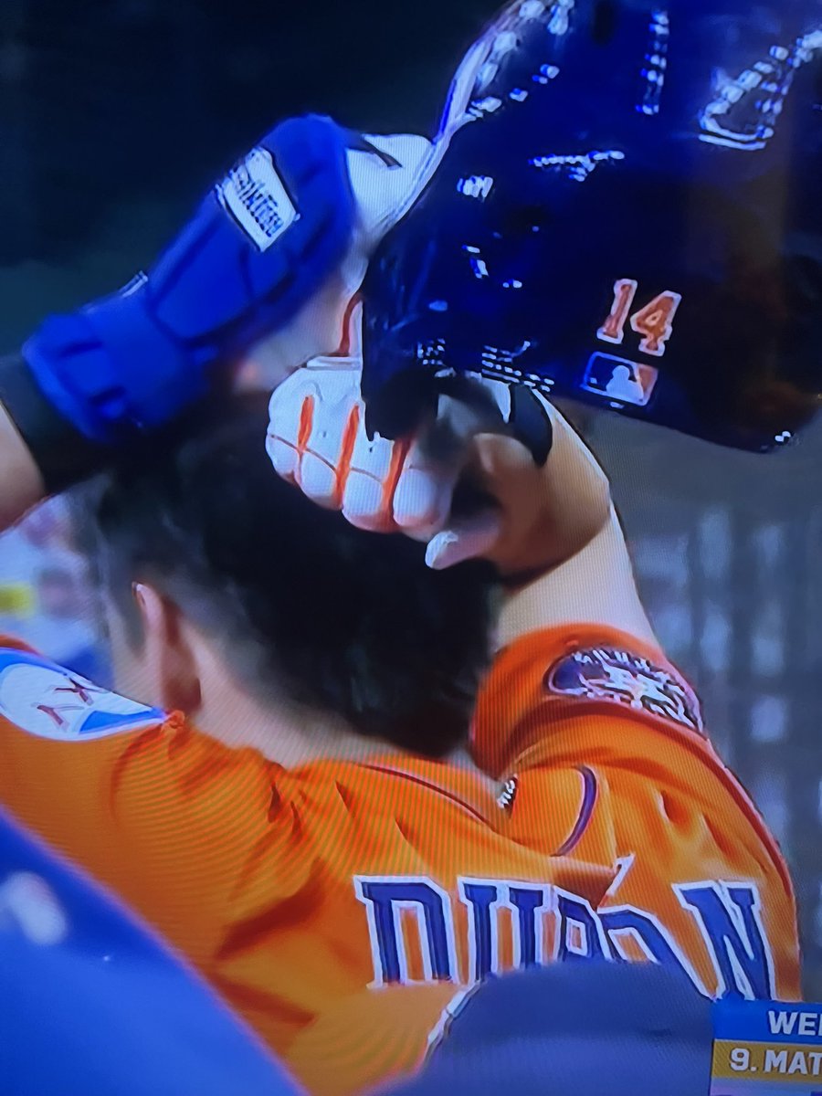 Astros take a 3-1 lead…solo shot by Mauricio Dubon to left. B7.