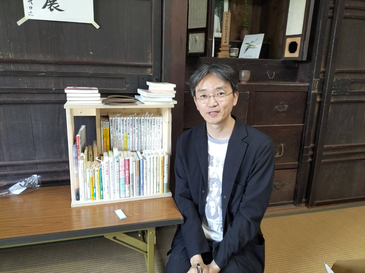 真夏のブックマルシェ
本日のご紹介は「風馬書店」さん
生家の常設本屋さんでもお馴染みです。
今回はブックマルシェ用に一箱ご用意されています！

ギャラリー八十八草では、真夏の展示即売会。
二階も必見「私は地球」開催中！