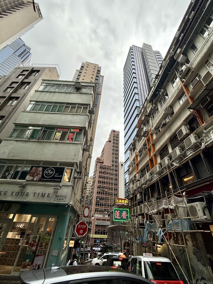 Hello Hong Kong!!!
It's been two years since my last visit.

I came here for Asia’s 50 best event(guest shift) bar hopping, but I might get killed by the slopes of LKF😭😭😭