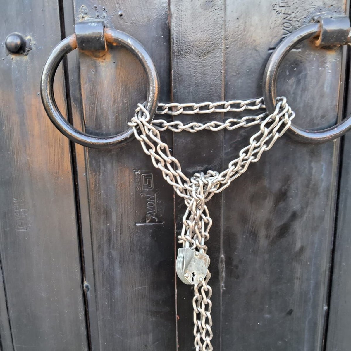 tanvirsadiq's tweet image. Since last night, I like many of my colleagues, including the party leadership at Gupkar, the Advisor to the Chief Minister, and a majority of sitting MLAs have been locked inside my home.
This is not just unfortunate; it is a deliberate attempt to suppress remembrance and deny…