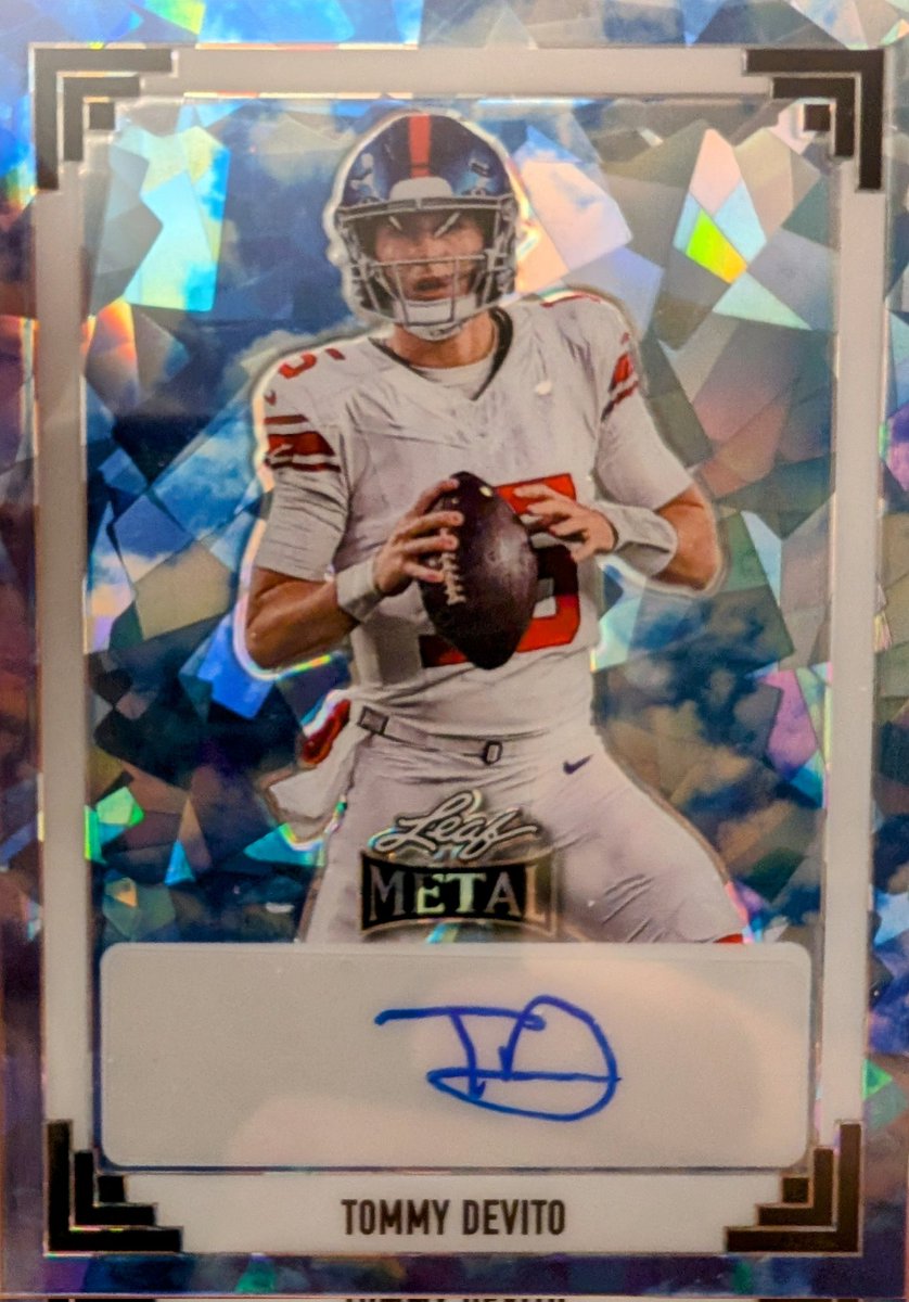 THENickyZappone's tweet image. @Leaf_Cards This is serial number 1/1 on the back but how do I find out which exact parallel it is?  Mojo, Pulsar, Crystal, Lasar?  Sky, Water?  Thanks for any help.  #LeafCards #thehobby #footballcards #sportscards