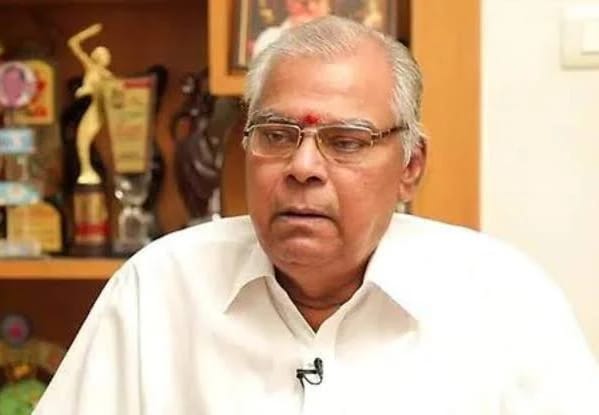 sureshkavirayan's tweet image. ప్రముఖ నటుడు కోట శ్రీనివాసరావు గారు ఇక లేరు. ఈరోజు తెల్లవారుజామున సుమారు 4 గంటలకు తుదిశ్యాస విడిచిన కోట శ్రీనివాసరావు గారు. గత కొన్ని రోజులుగా అనారోగ్యంతో బాధపడుతున్న కోటగారు 750కి పైగా సినిమాల్లో నటించారు. తన అద్భుతమైన నటనతో 9 నంది అవార్డులు గెలుచుకున్నారు. ఎన్నో పాత్రల్లో…
