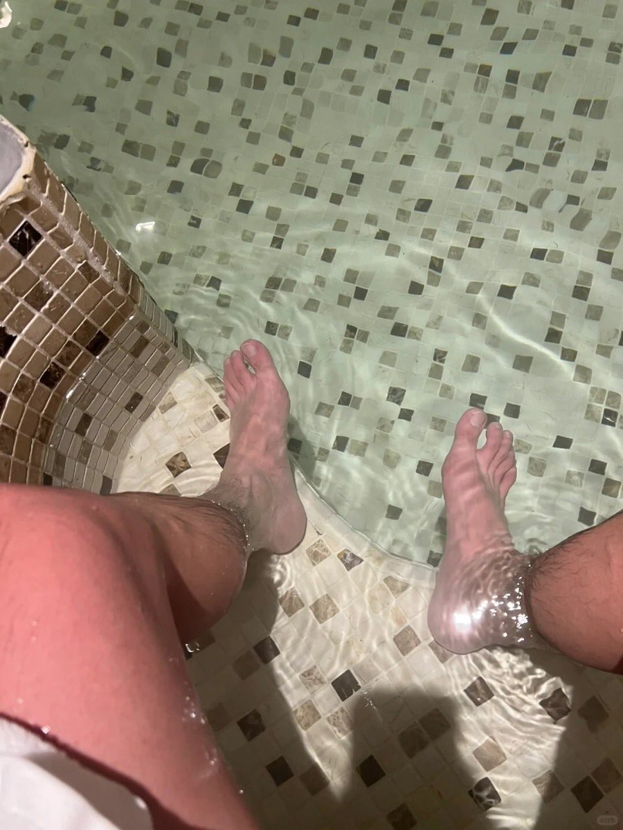 突然好想打炮
有人和我一樣想嗎
轉推按讚約炮
我挑一位喔
在線等待