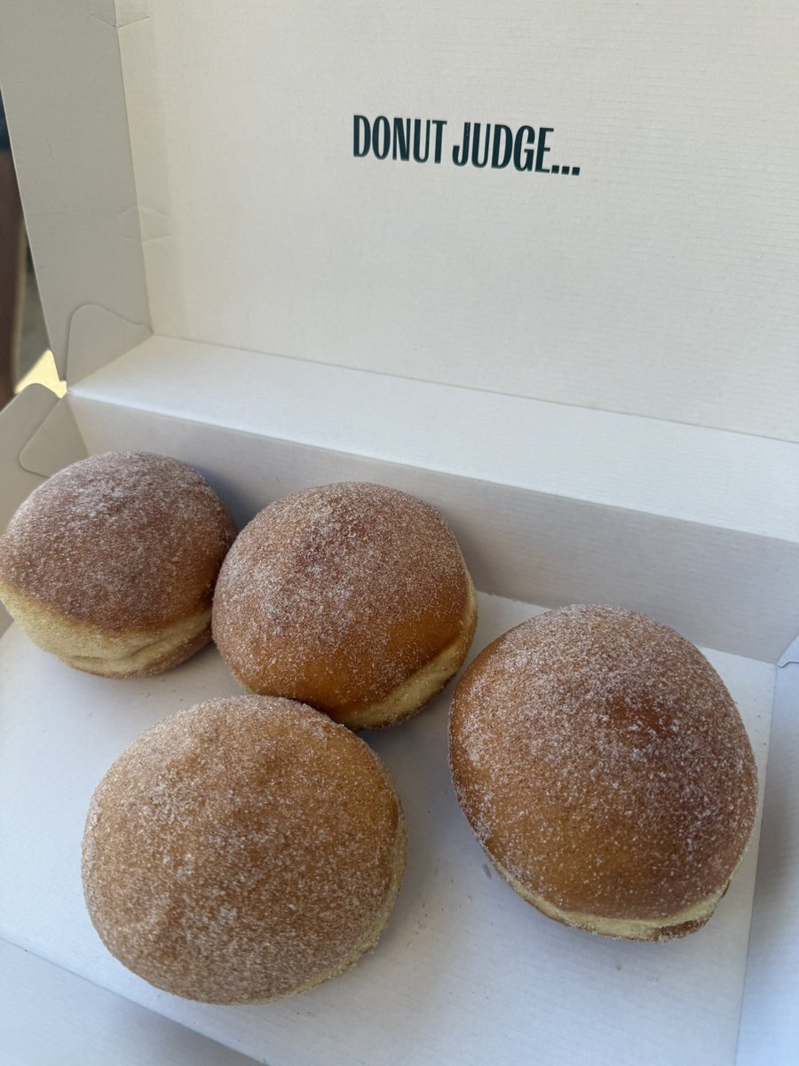 sweetmaldita24's tweet image. Drove 2.5hrs just to get these to-die-for donuts😍
#KenilworthBakery #LongDrive #ThankYouLord