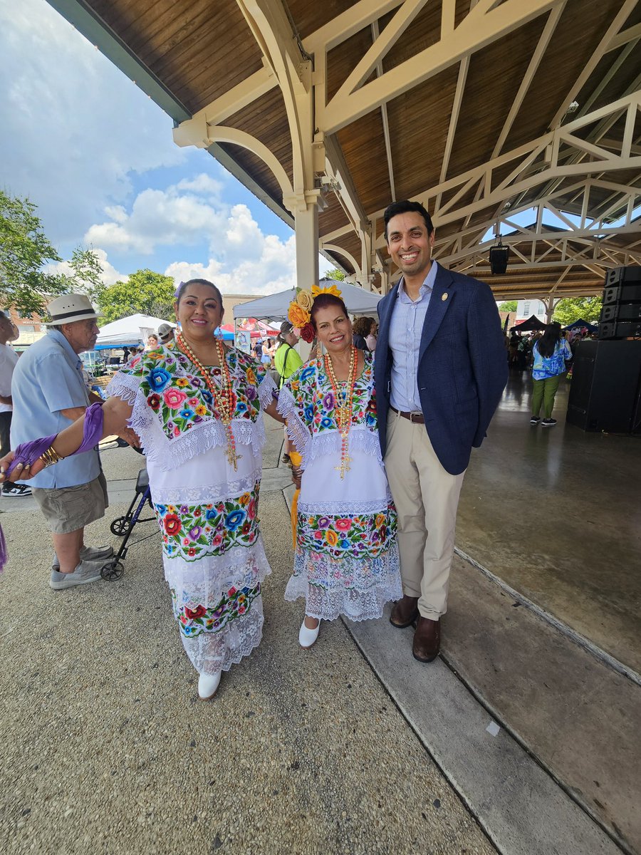 RepSuhas's tweet image. Virginia's diversity was on display at the International Food Festival in Sterling and Larexpo in Manassas today. Checked out the food at Riddim N’ Jerk and learned all about Labubus and bought one for the kids.