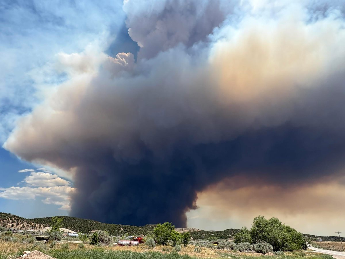 #DeerCreekFire update: Erratic winds pushed fire growth in multiple directions today. Crews are focused on structure protection and building containment lines. Hwy 46 is open -avoid the area if possible. Hot, dry, windy weather continues tomorrow. See below for more info #ffslkmg