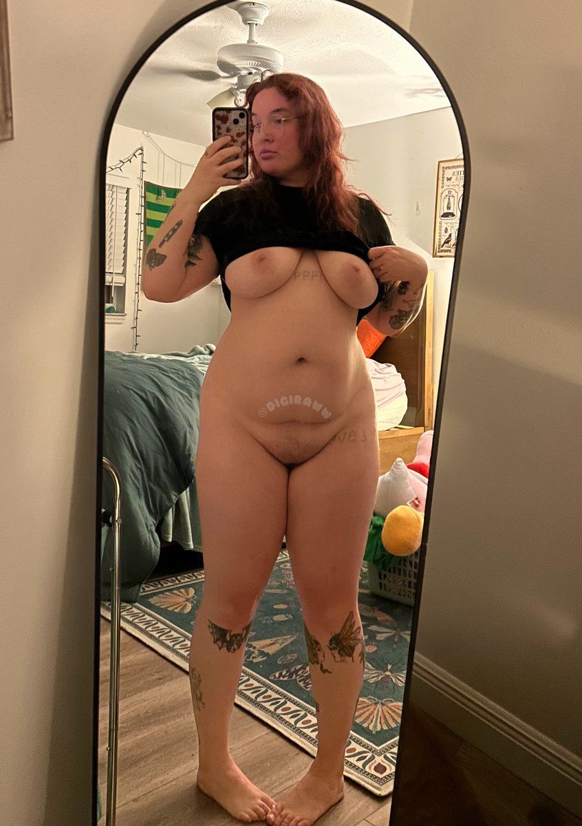 before u dm me im built like this 🧍🏼‍♀️