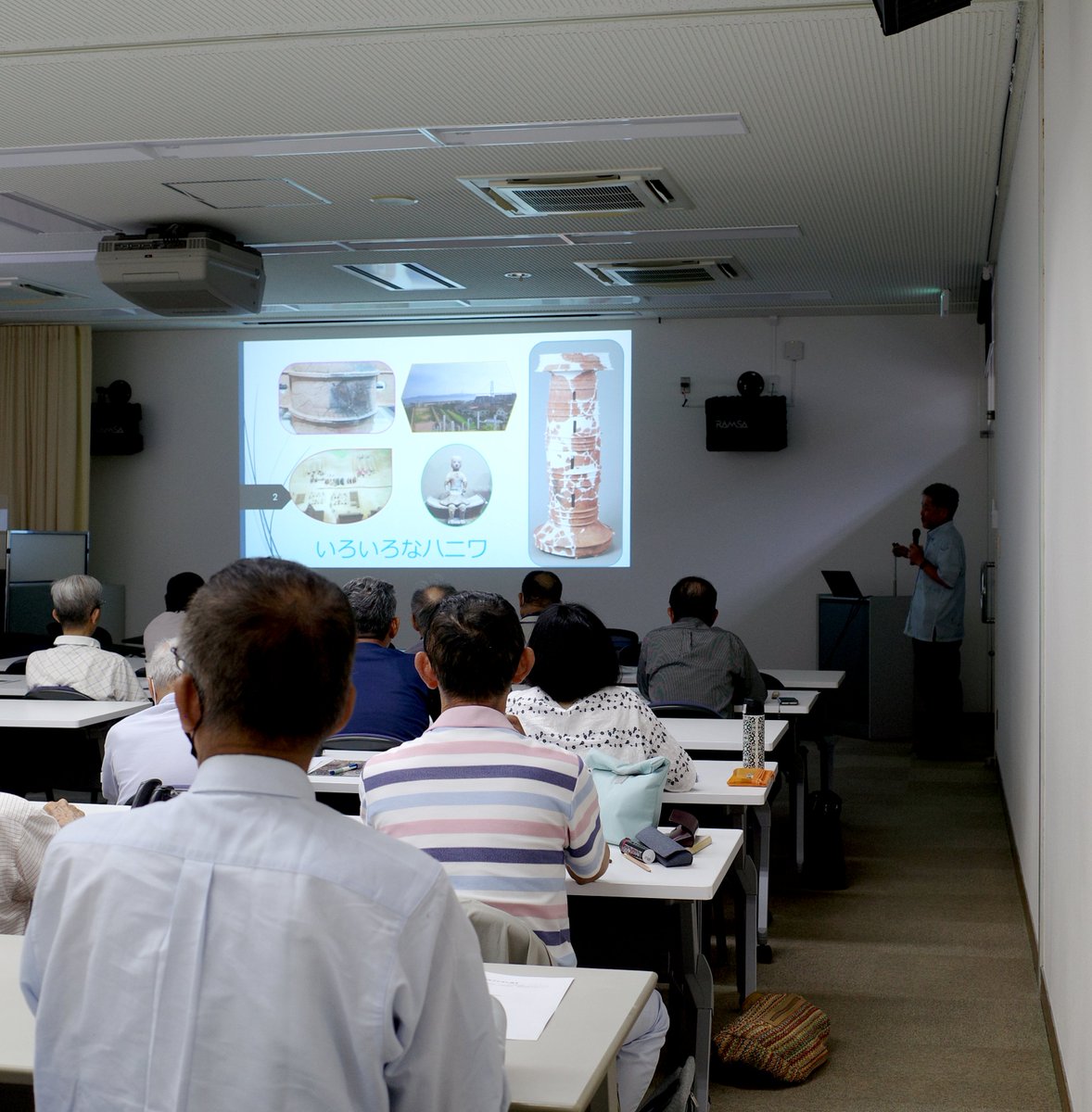 12日、土曜専門講座「埴輪のフシギに迫る」を開催いたしました。 
記念すべき第1回目、いかがでしたでしょうか(^^)？ 
暑いなかお集まりいただきました皆様ありがとうございました！  
次回は9月20日(土)13：30～「中世の石鍋(仮)」を予定しております。ぜひご参加ください✨

#レキシルとくしま