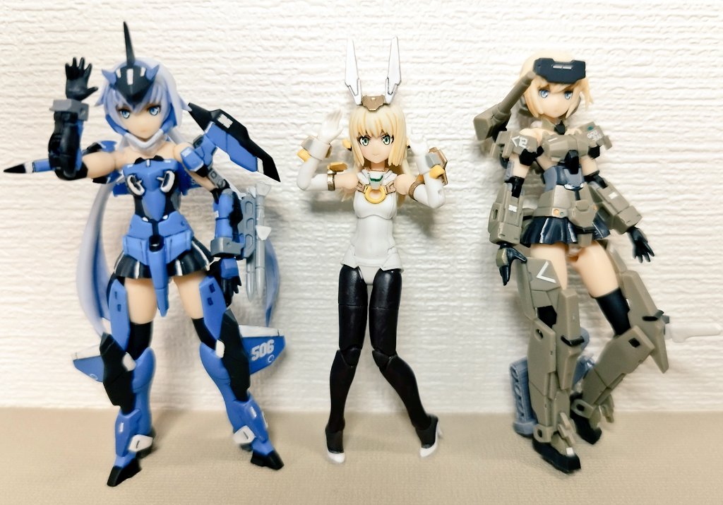 ハンドスケールのバーゼラルド完成！
相変わらず未塗装だと食玩みたいだけど、塗り分けたらすごくいい！
足裏の合わせ目消しもがんばった
通常バーゼが巨大に見える…
＃FAG #バーゼラルド #ハンドスケール